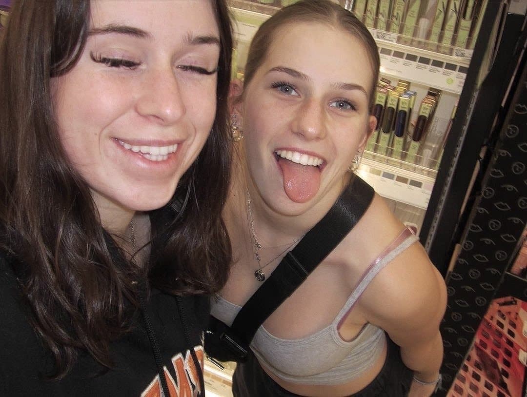 Click to view full size Which sister is hotter Skylar and Alexis