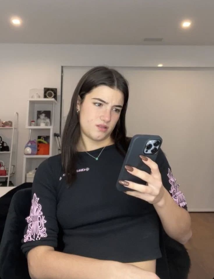 Click to view full size imagine charli damelio touch your cock like this???????