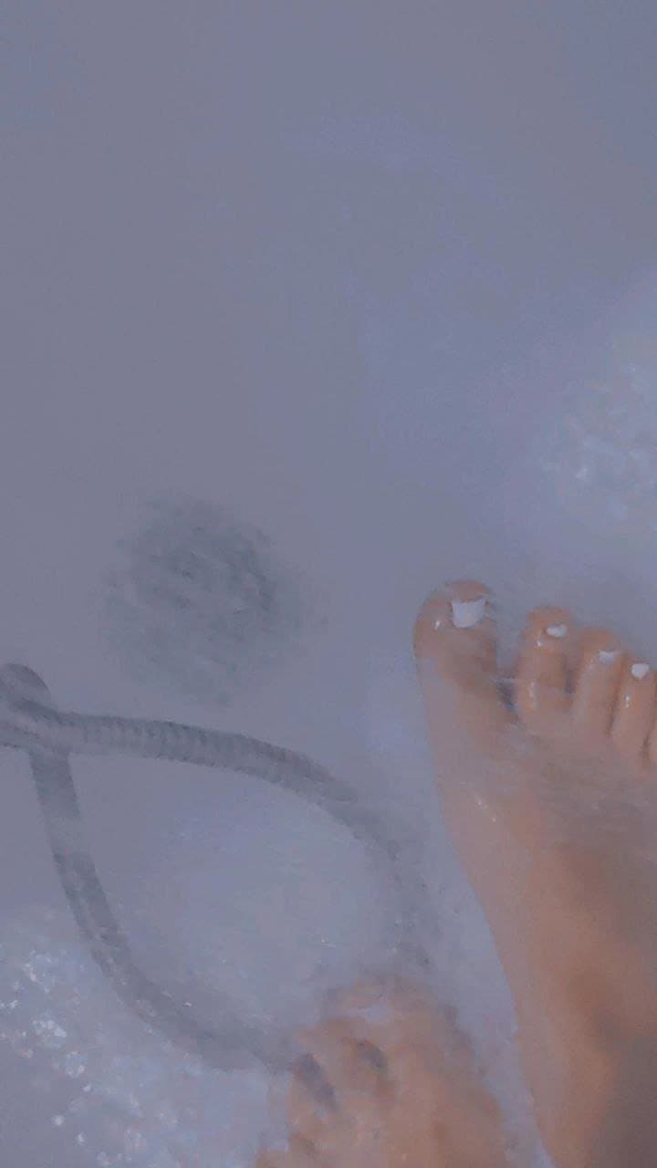 Click to view full size Chilean Girl With Ugly feet