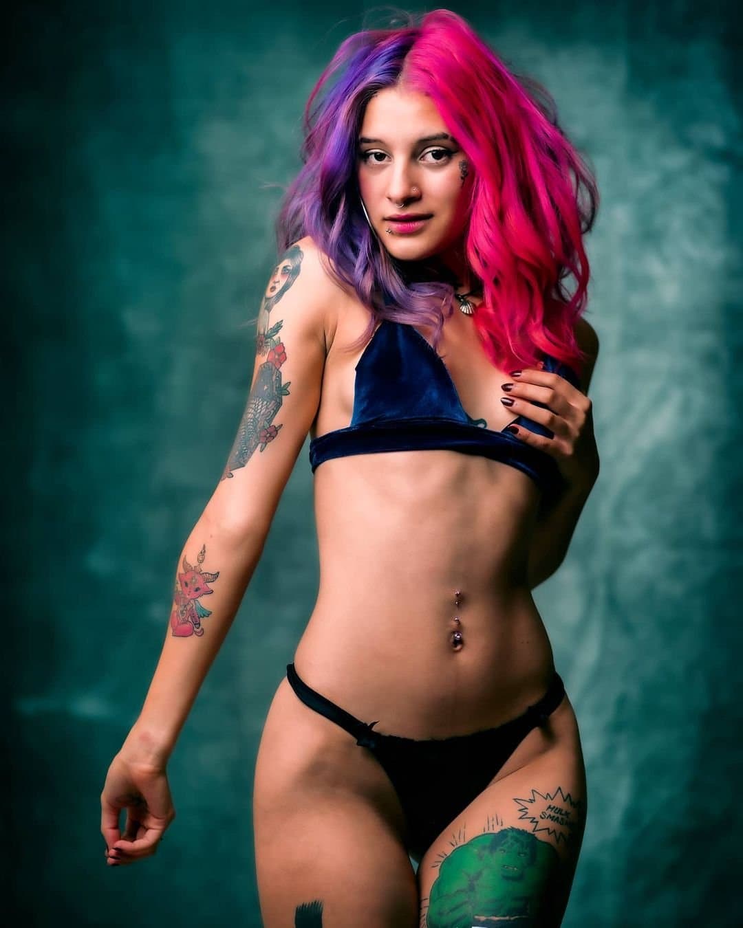 Click to view full size d4rry petite tattoed girl OF