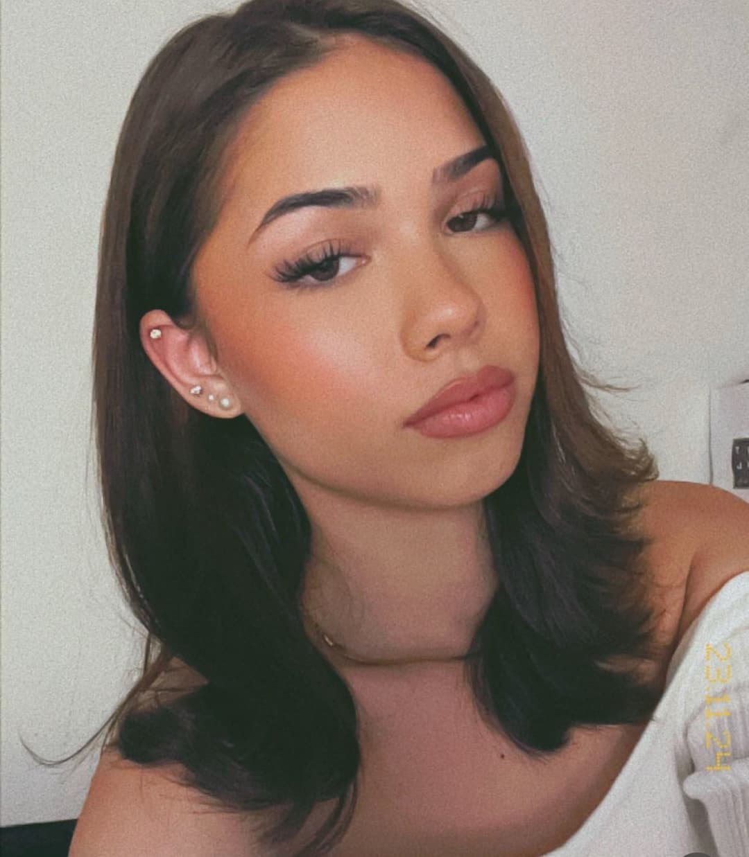 Click to view full size Sexy German 19yo slut