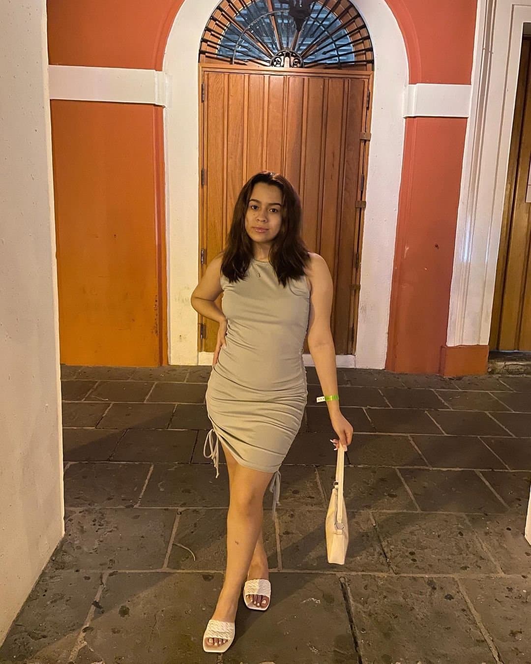 Click to view full size NN pretty legs mixed latina