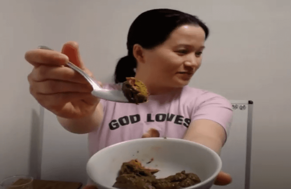 Click to view full size Della Nguyen: The Legendary Shiteating Queen (Archives)