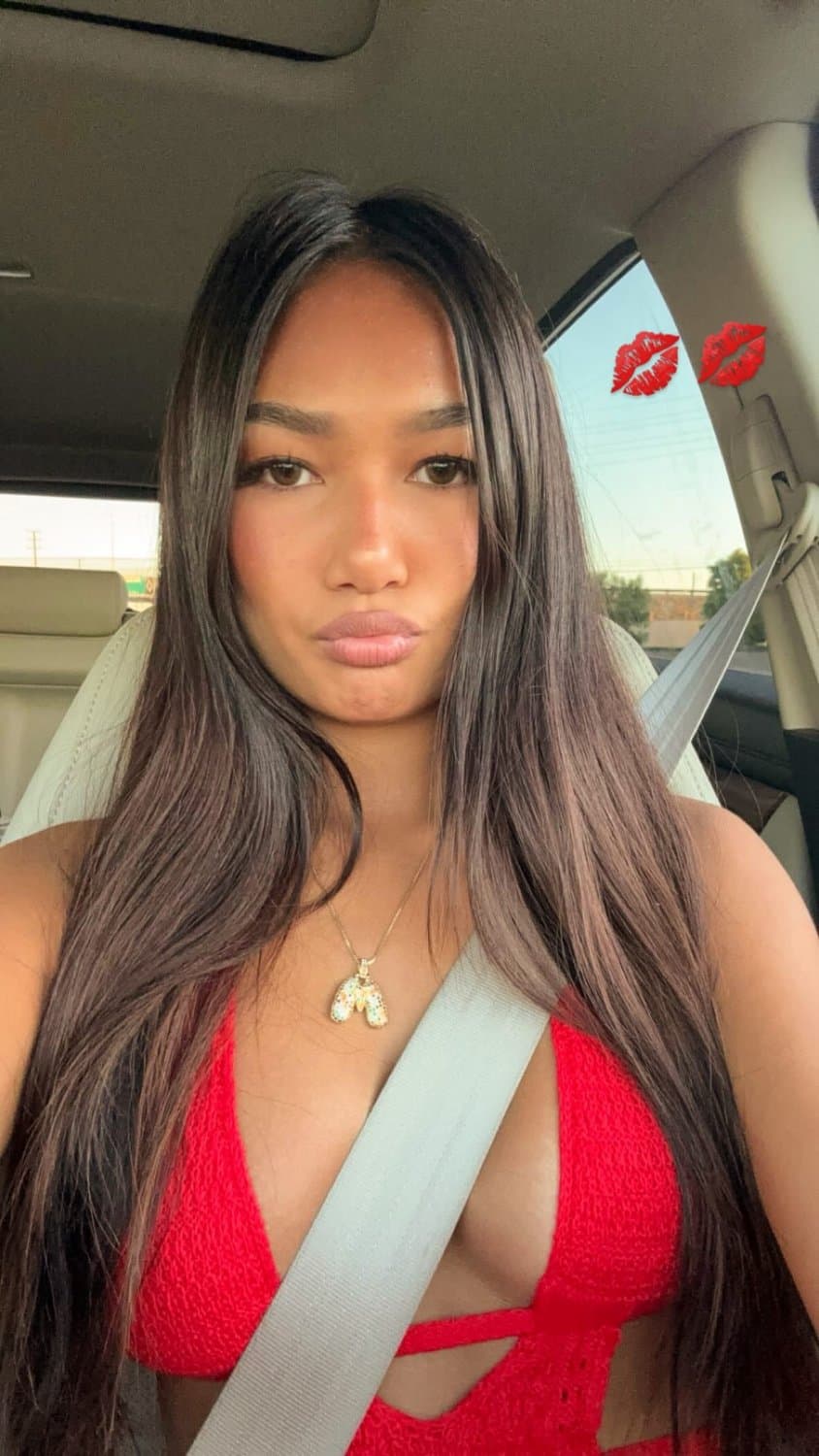 Click to view full size *RARE* Asian Instagram Model’s LEAKED TITS! ??? Check the necklace! Save while you can! ???