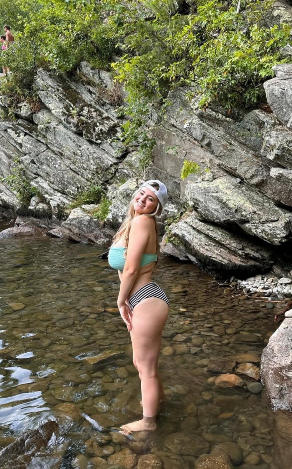 Click to view full size Ryleigh learning how to be a webslut