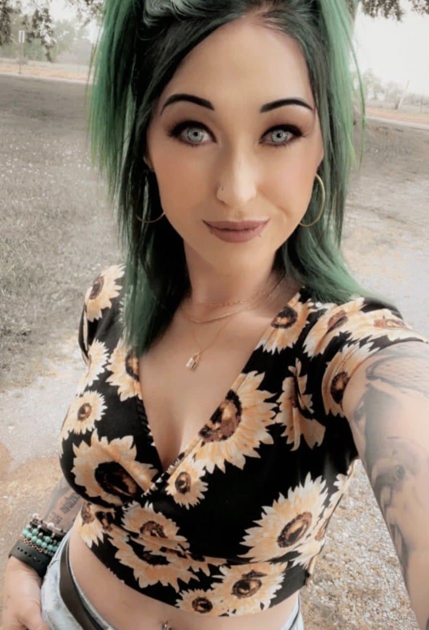 Click to view full size GA TikTok Goth Slut Pierced & Tatted LeAkEd