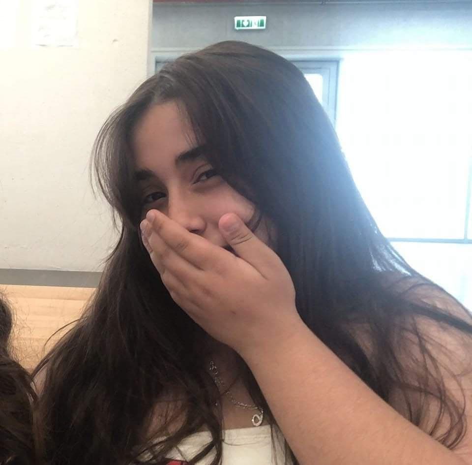 Click to view full size Iris, a mais gostosa desse site, gozem bastante pra ela seus punheteiros!