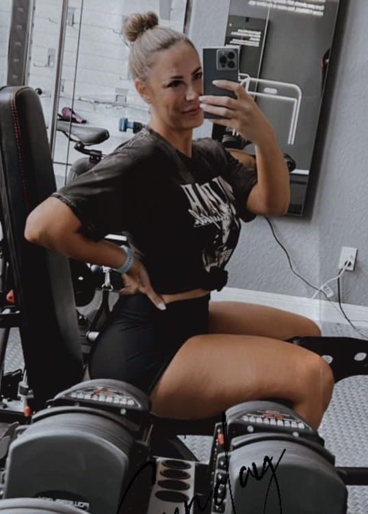 Click to view full size Texas TikTok milf Robyn fields