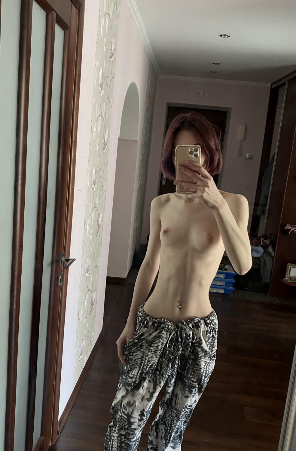 Click to view full size amateur type selfies pt 1