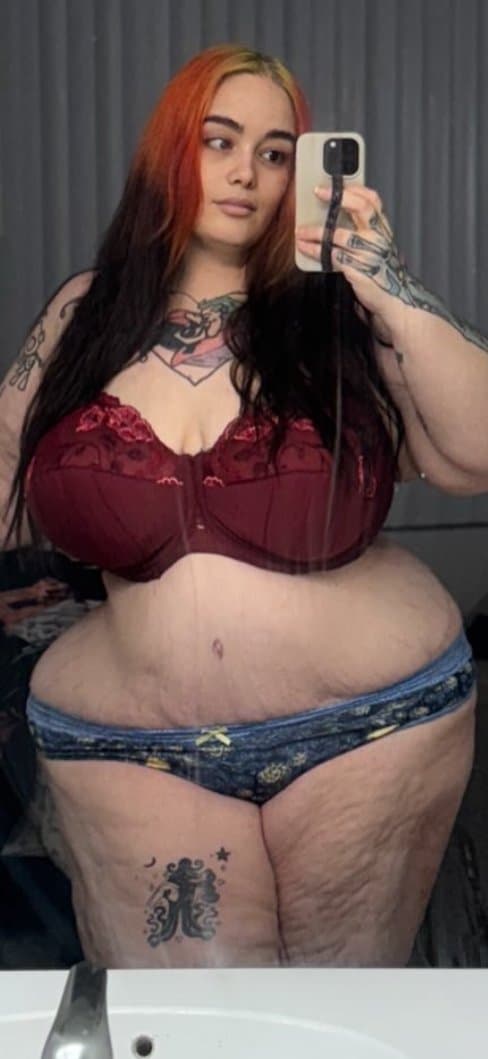 Click to view full size Bbw goth big legs