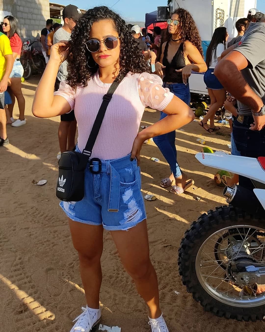 Click to view full size Minha nova deusa dona de casa já mim fez gozar muito