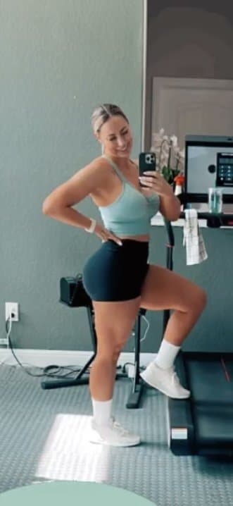 Click to view full size Texas TikTok milf Robyn fields