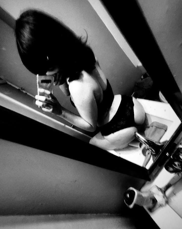 Click to view full size Horny teen get her snap chat pics leaked