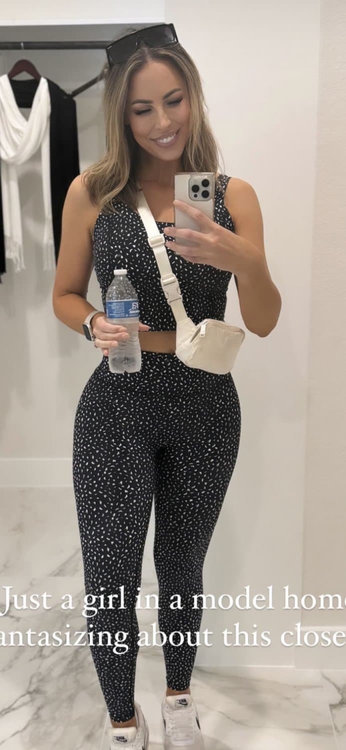 Click to view full size Slutty Texas hotwife Robyn Fields