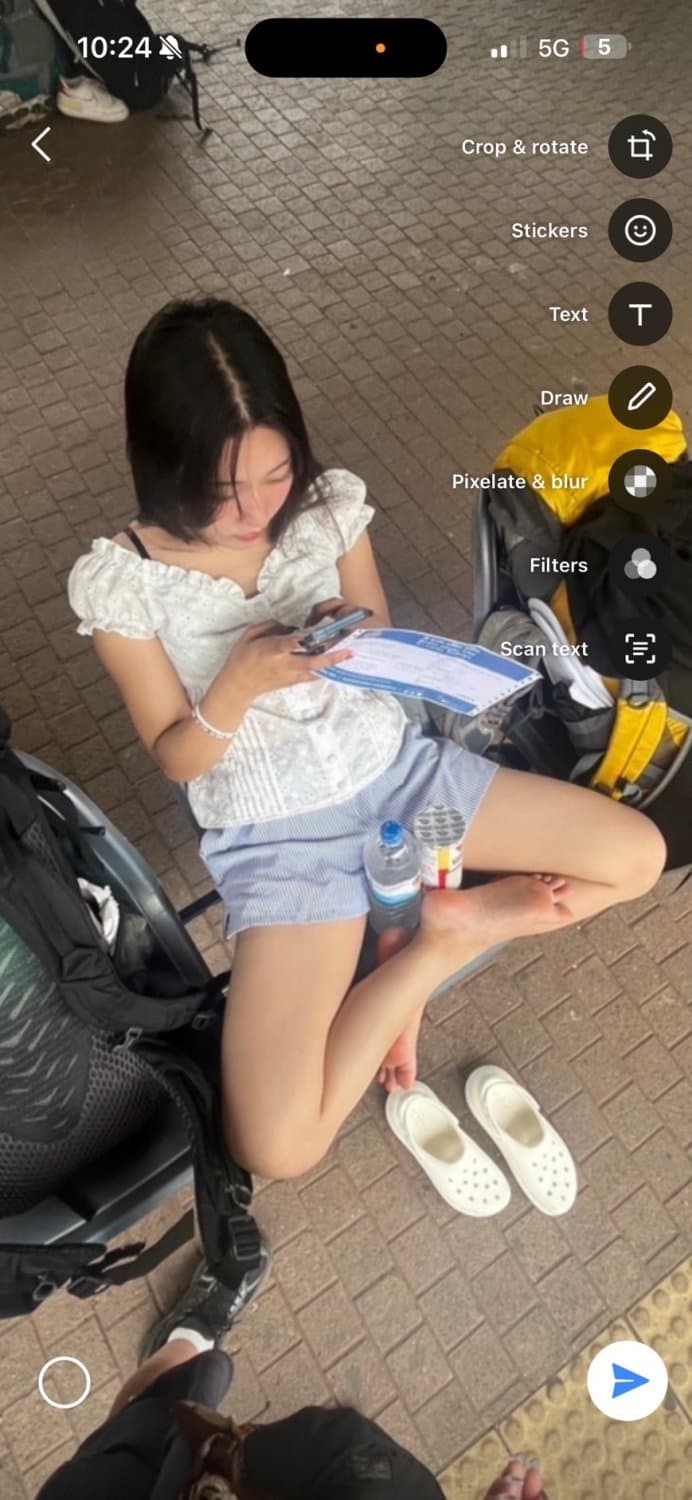 Click to view full size Japanese girl Loves a Indian Men shows feet and soles and cheats on bf in India