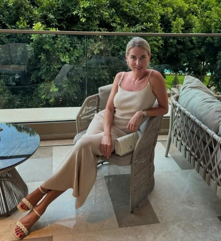 Click to view full size Sexy glamour russian milf