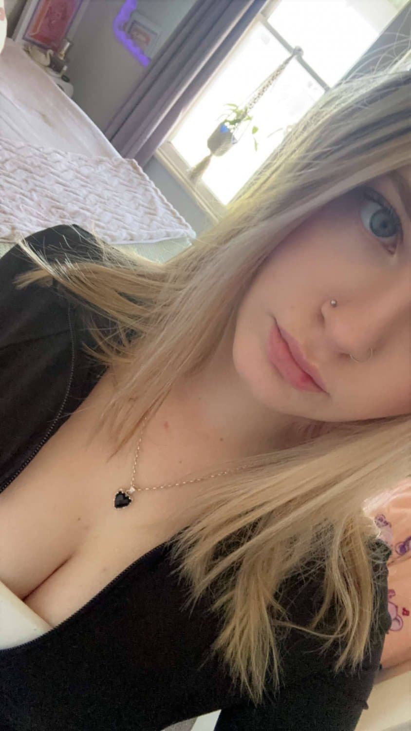 Click to view full size New Zealand slut Anna