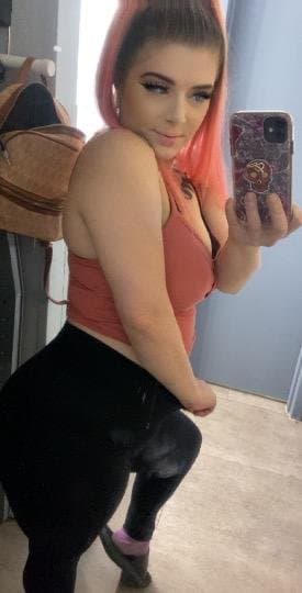 Click to view full size Karlie thick white redhead with the phat ass