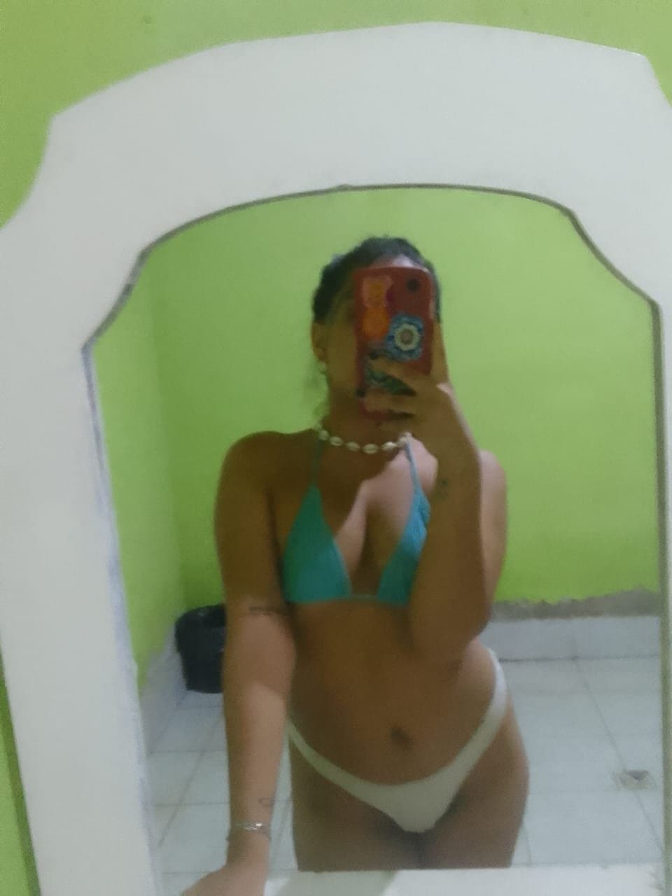 Click to view full size Valen... Nena sucia