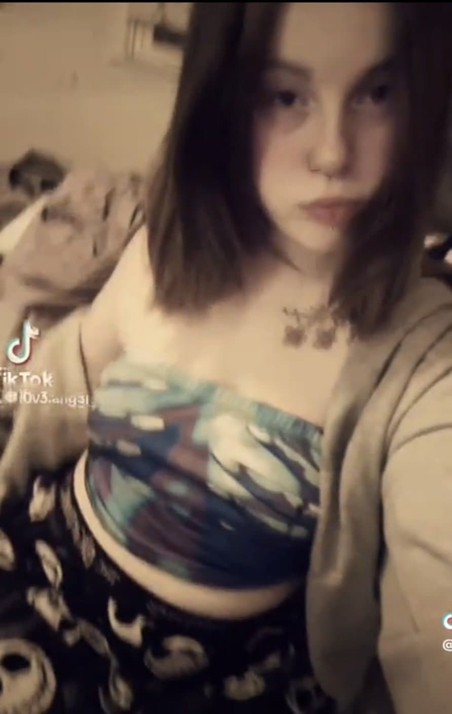 Click to view full size 19 yr old mady