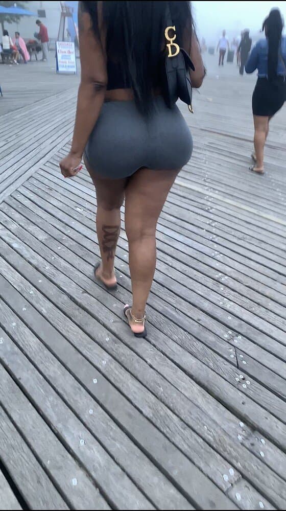 Click to view full size Big Ghetto Booty On The Boardwalk