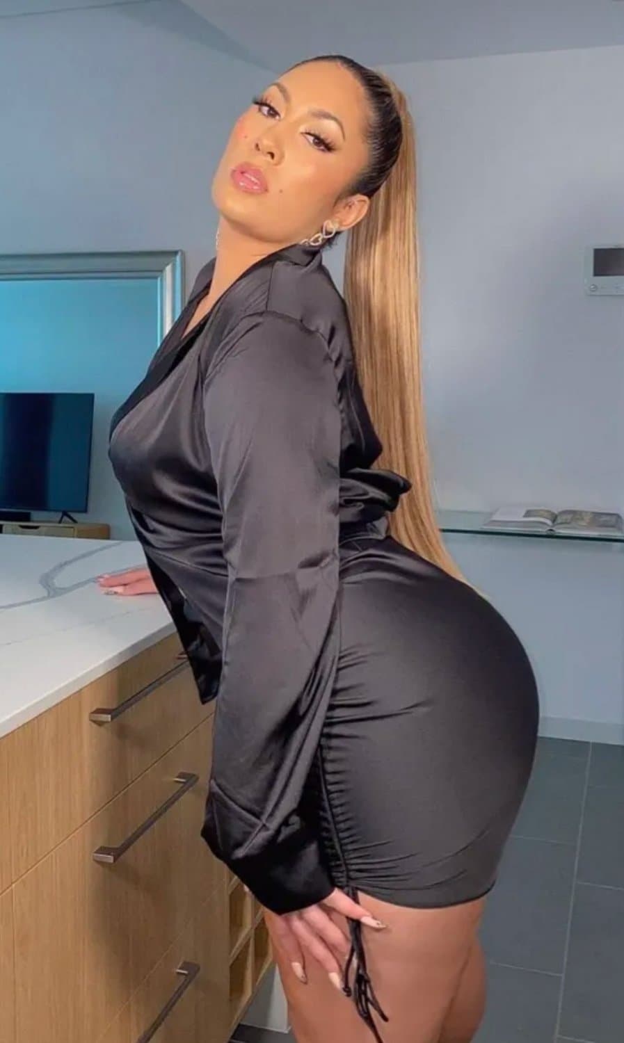 Click to view full size She goes by the name of Lollie on snap chat does anyone have anything of her? Thick Amazon Latina