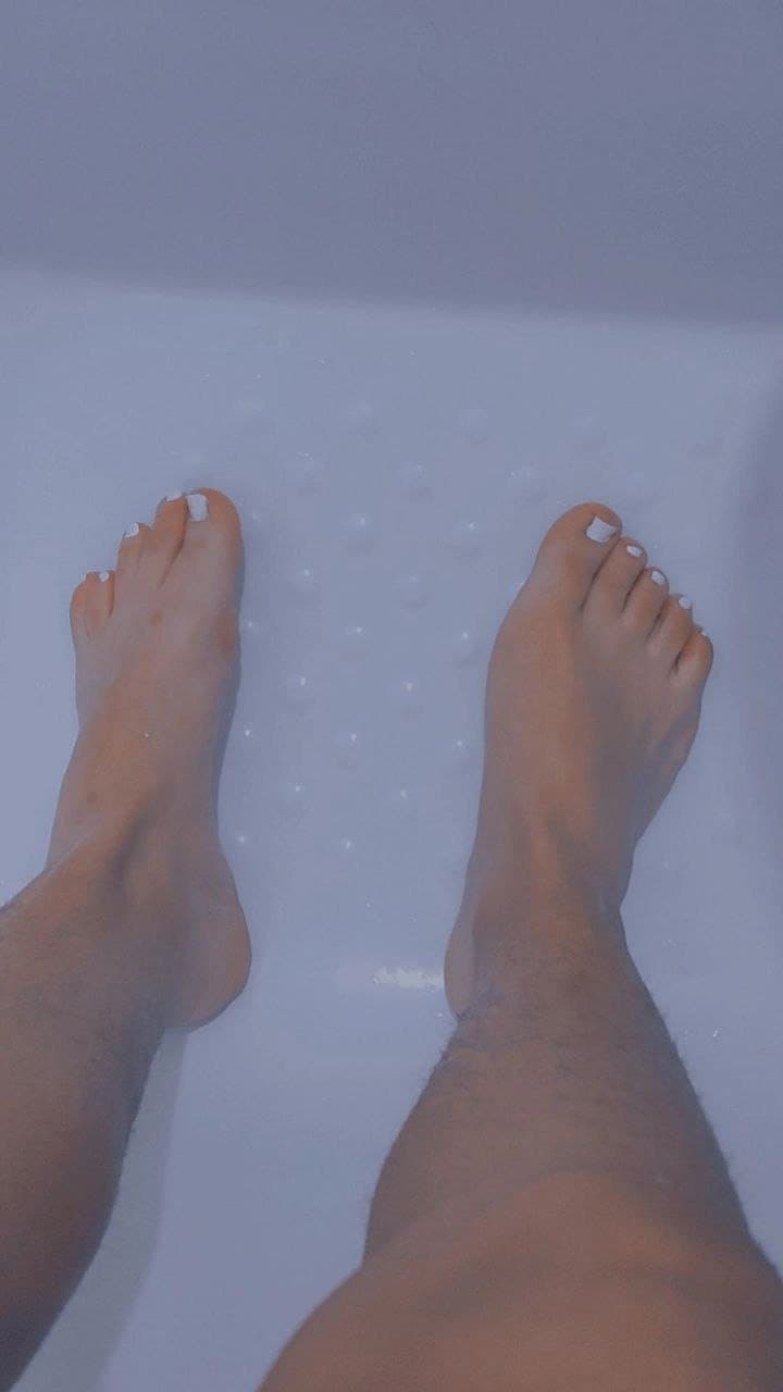 Click to view full size Chilean Girl With Ugly feet