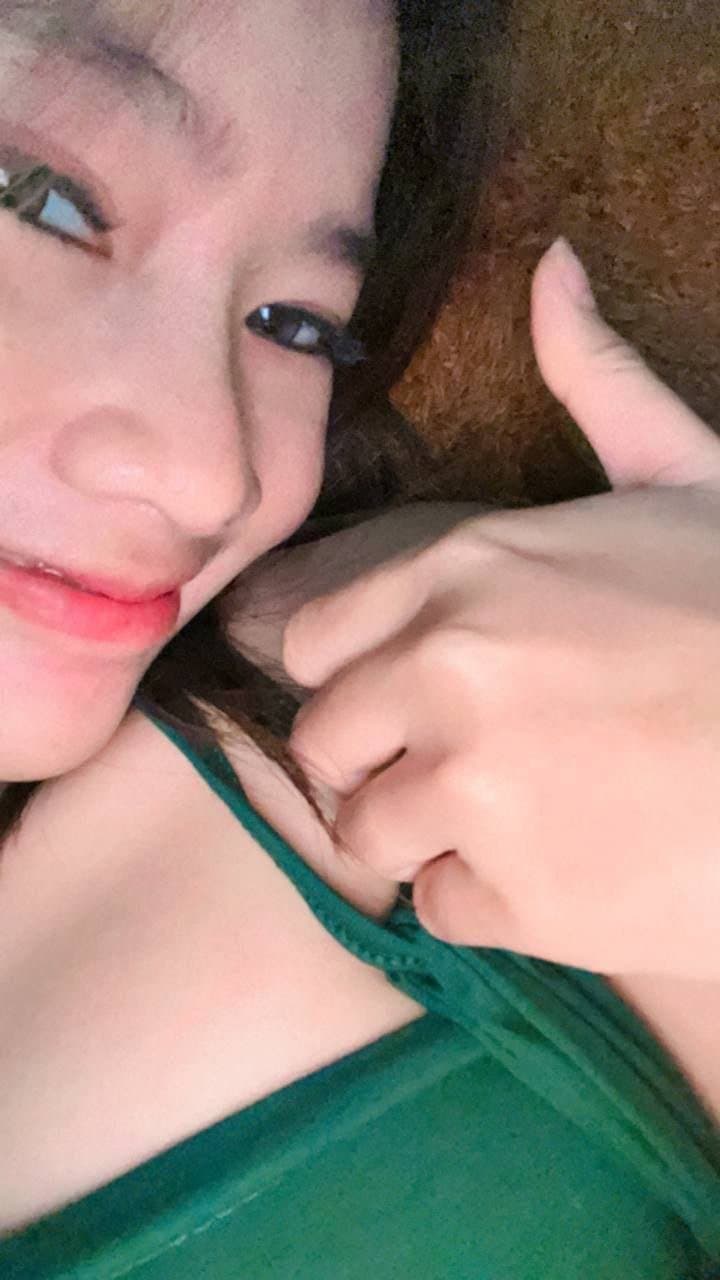 Click to view full size An incredibly cute and charming girl with big boobs.✨