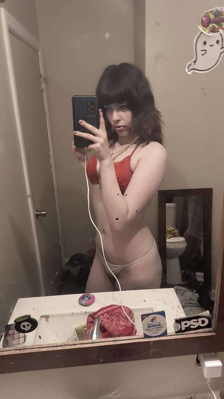 Click to view full size Horny teen get her snap chat pics leaked