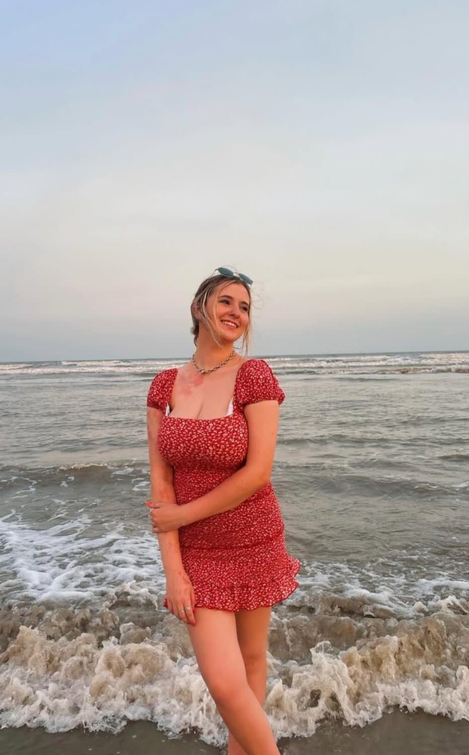 Click to view full size Ryleigh learning how to be a webslut