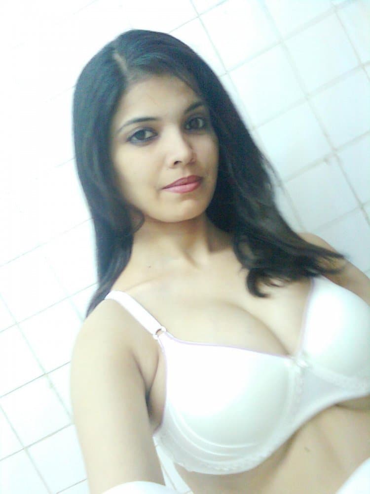 Click to view full size Hot Desi Indian Whore Selfie Leaks