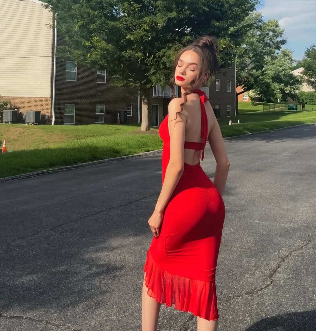 Click to view full size Petite tight girl. What your favorite feature