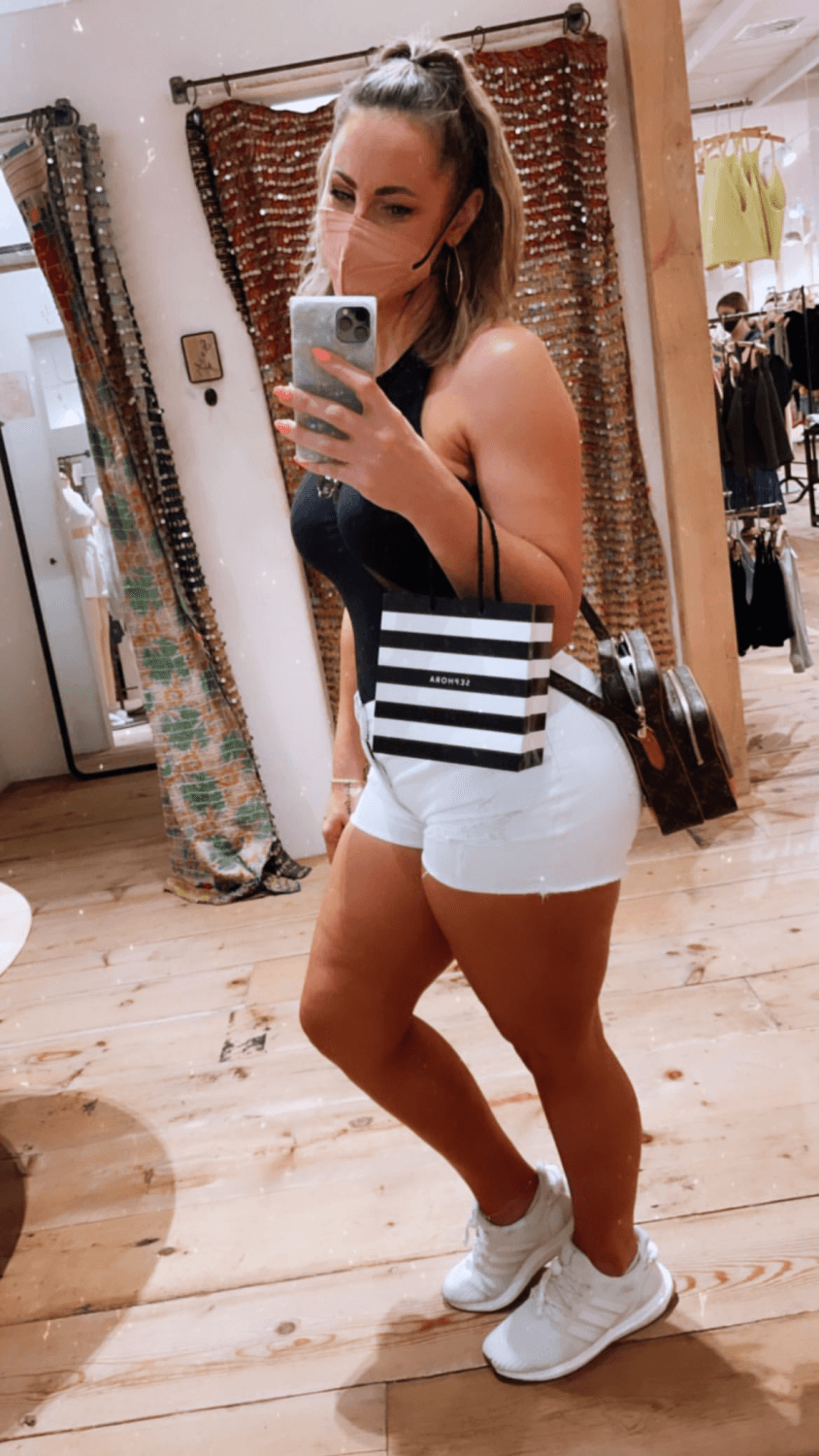 Click to view full size Texas TikTok milf Robyn fields