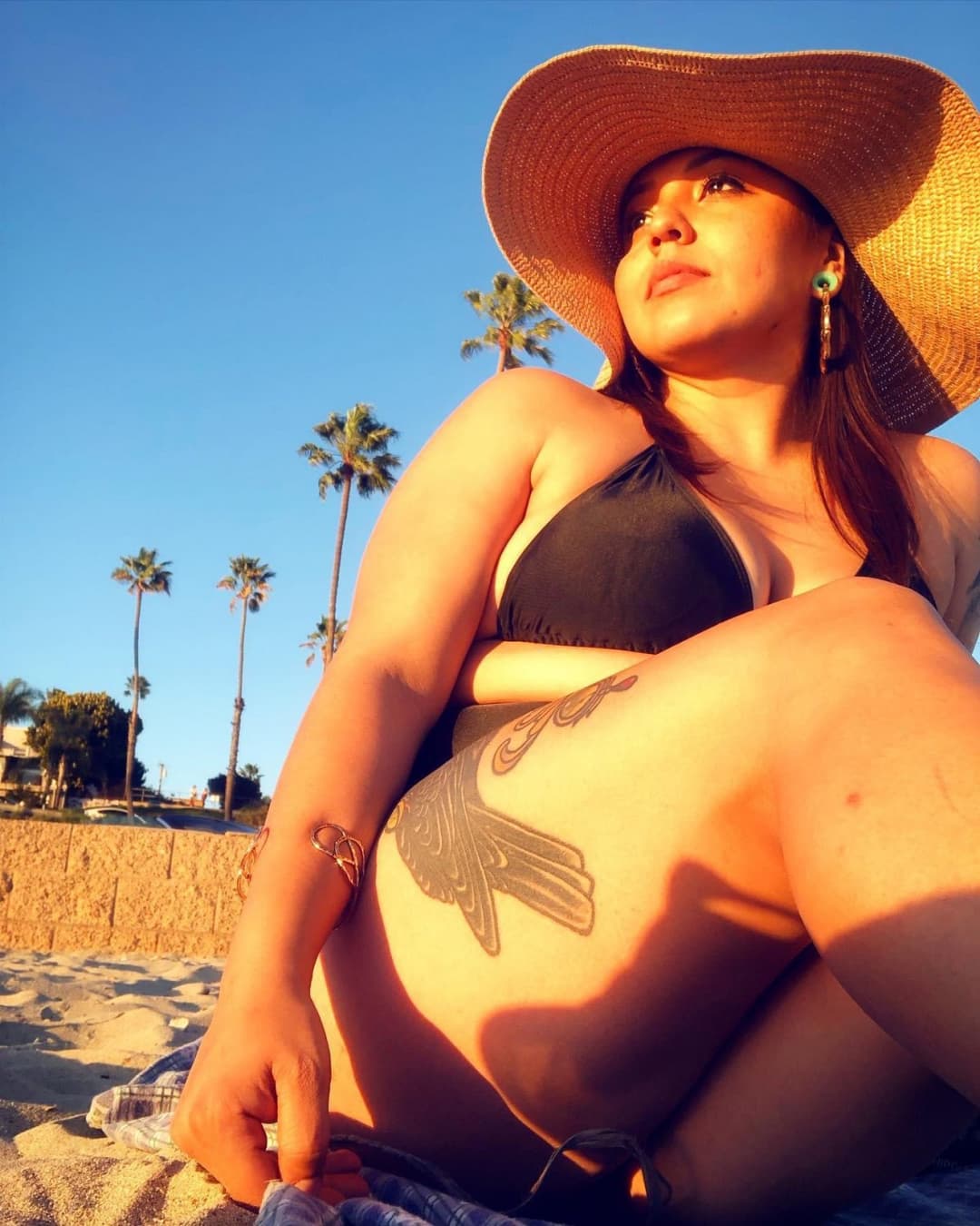 Click to view full size Pull out or creampie this Latina slut