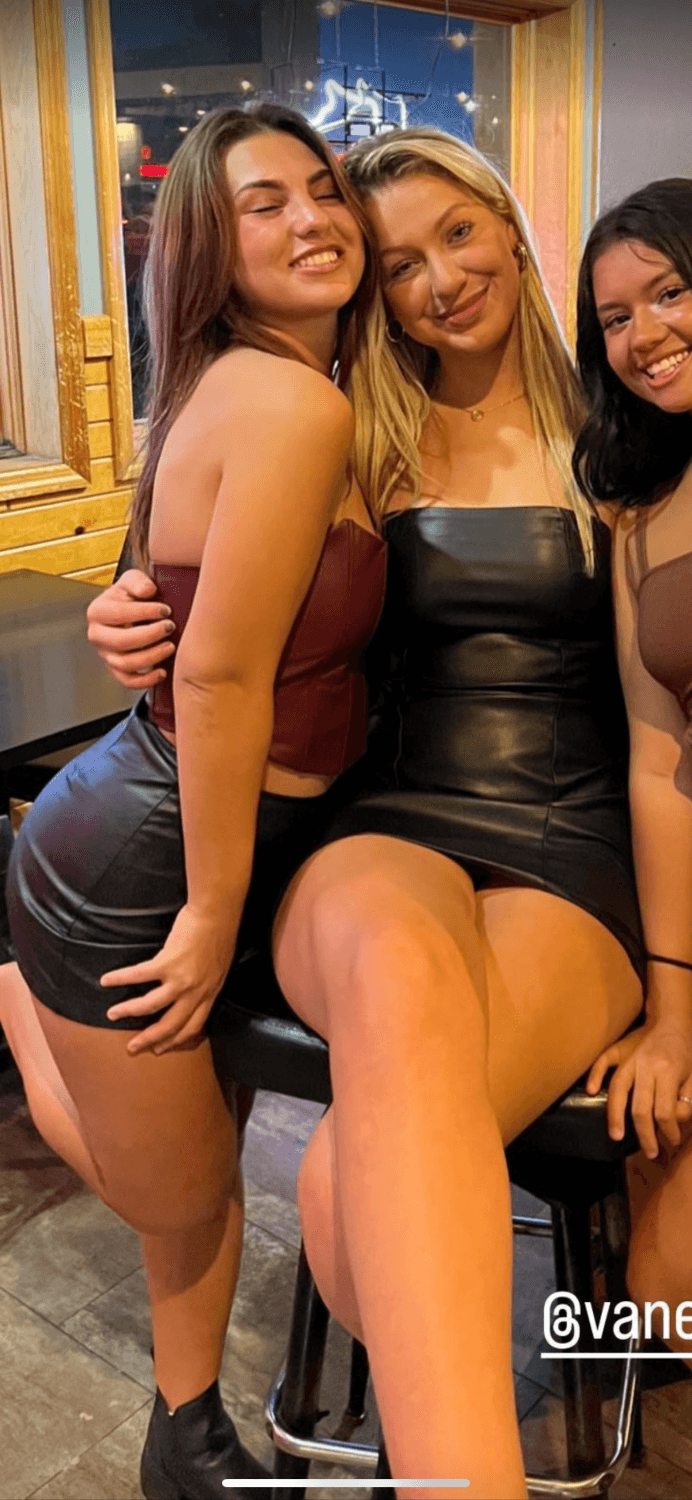 Click to view full size Whore kissing as many as she can on 21st