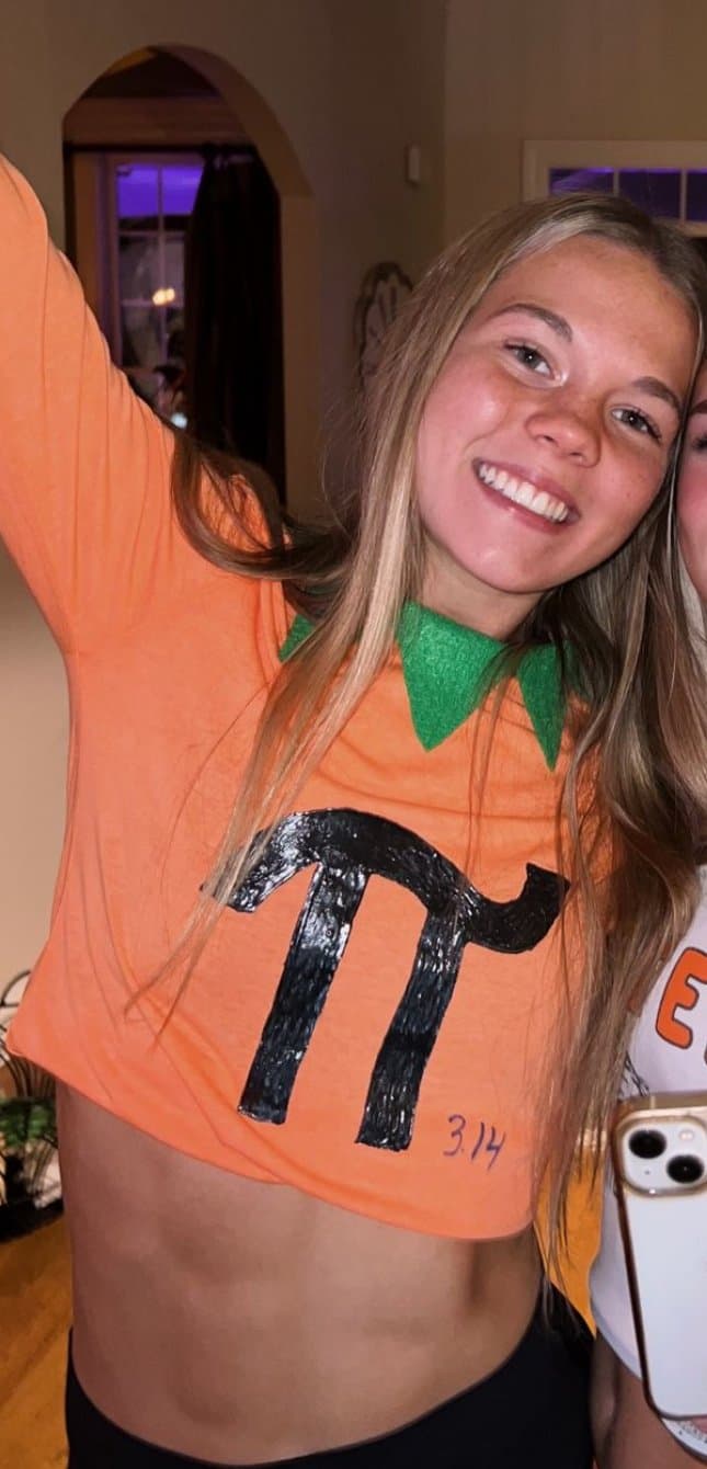 Click to view full size ripped alabama sorority slut has nude photo shoot