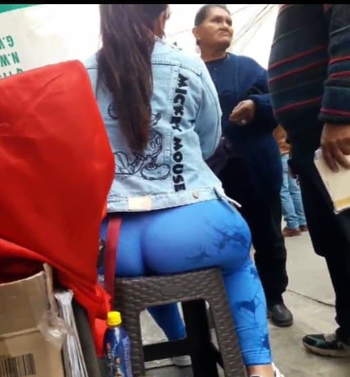 Click to view full size Mega culona en la calle ?