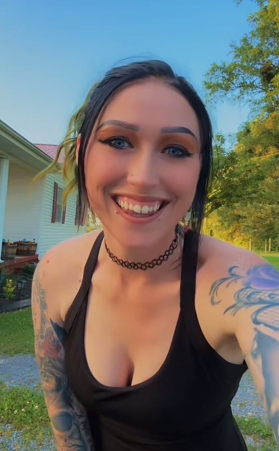 Click to view full size GA TikTok Goth Slut Pierced & Tatted LeAkEd