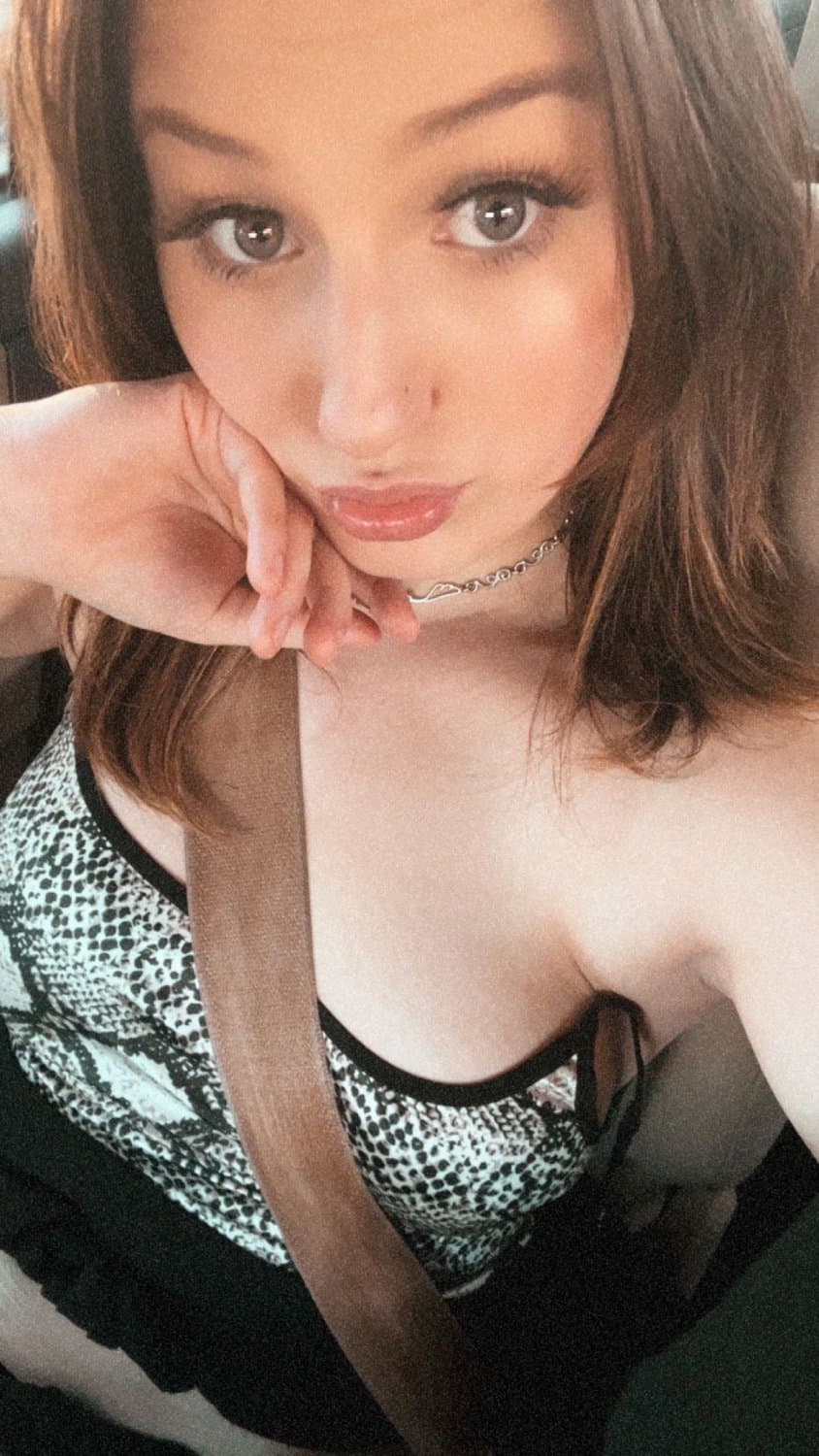 Click to view full size This horny 19 year old slut loves to fuck herself for older men