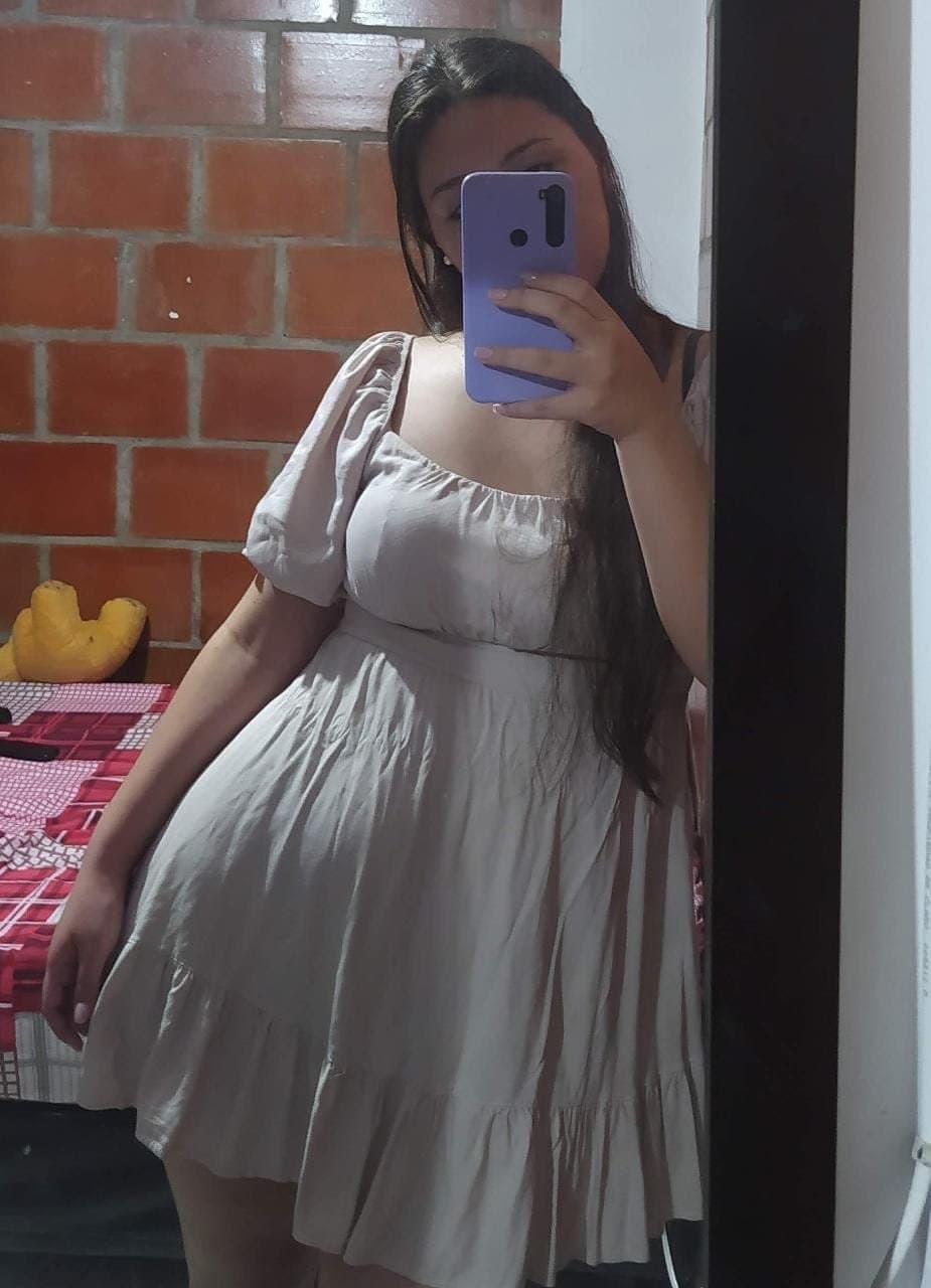 Click to view full size disfruta del culo de esta puta