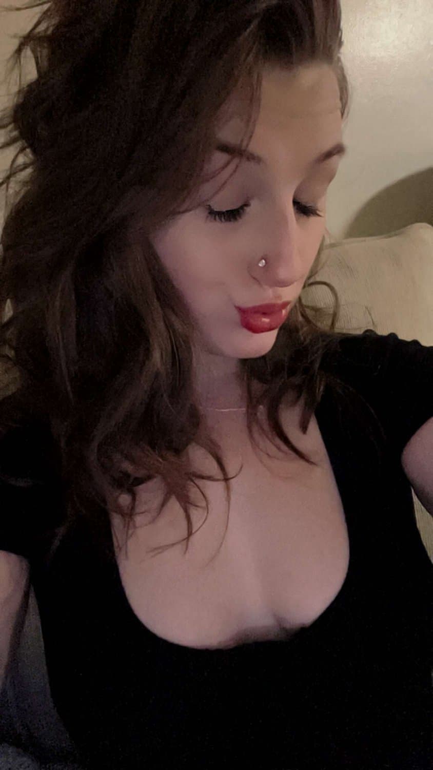 Click to view full size This horny 19 year old slut loves to fuck herself for older men