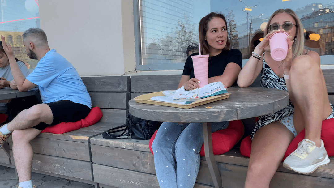 Click to view full size upskirt