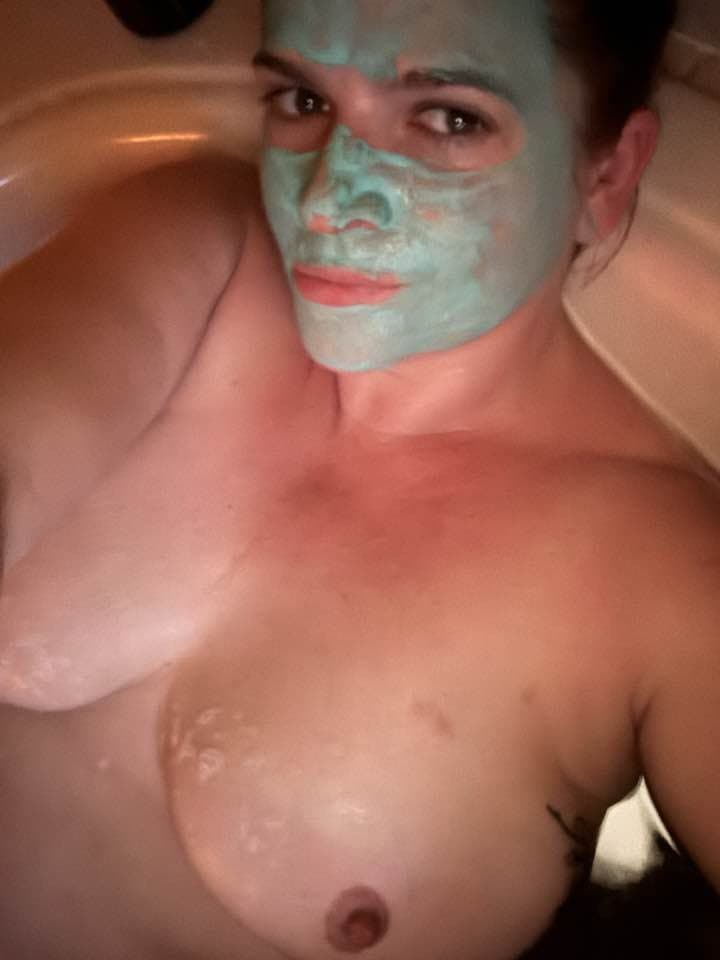 Click to view full size Lilith 42 shared the wannabe webslut shared by hubby