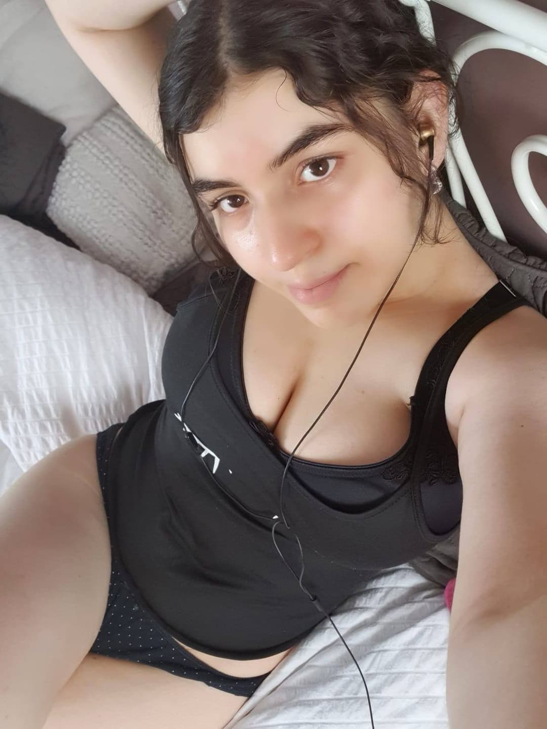 Click to view full size British big boobed slut