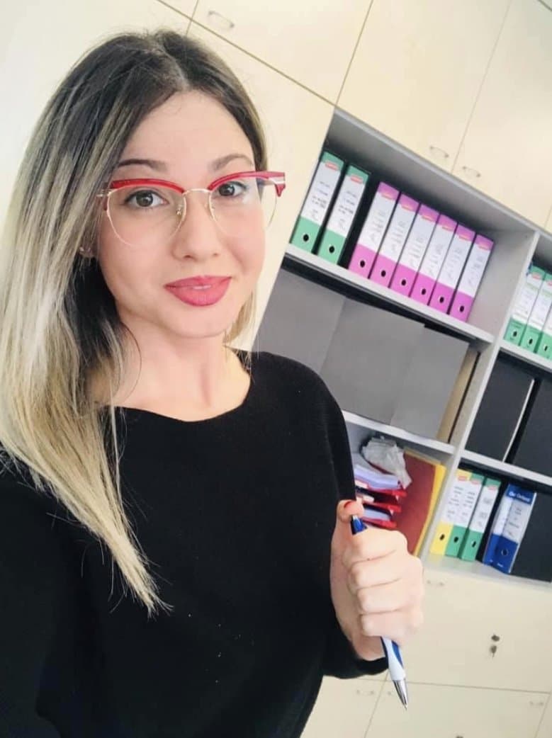 Click to view full size Katia from italy. Super hot slut with perfect body and pretty face. Kik