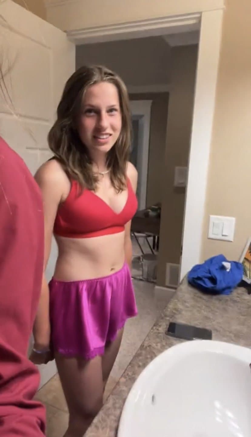 Click to view full size Which sister is hotter Skylar and Alexis