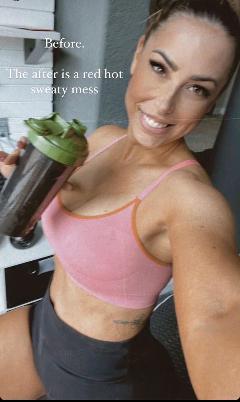 Click to view full size Texas TikTok milf Robyn fields