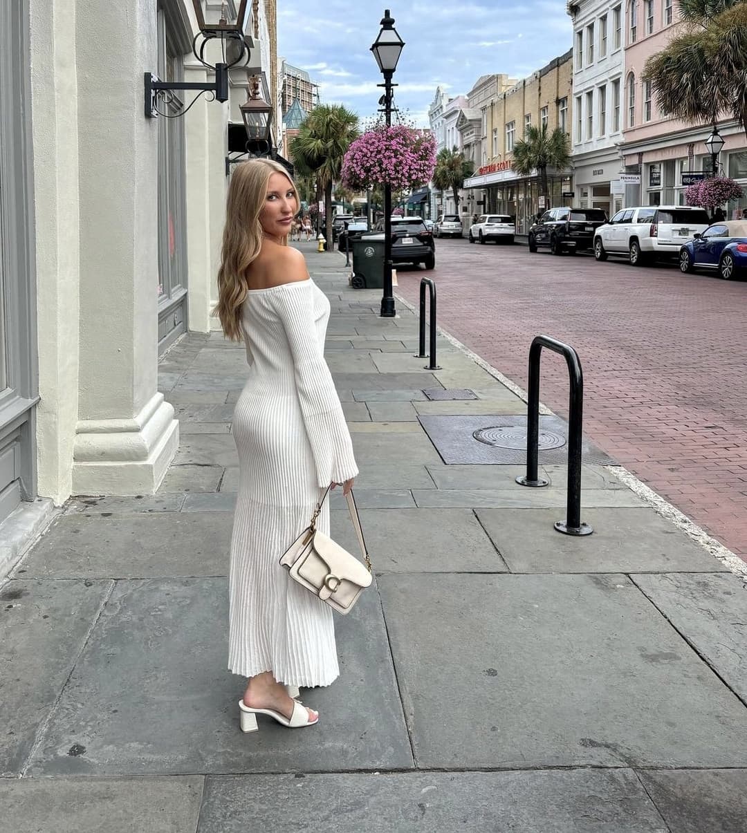 Click to view full size Bimbo Alabama slut Abbie with her big fake tits