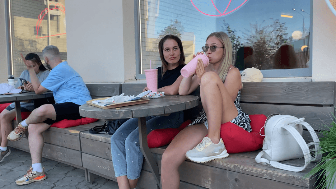 Click to view full size upskirt