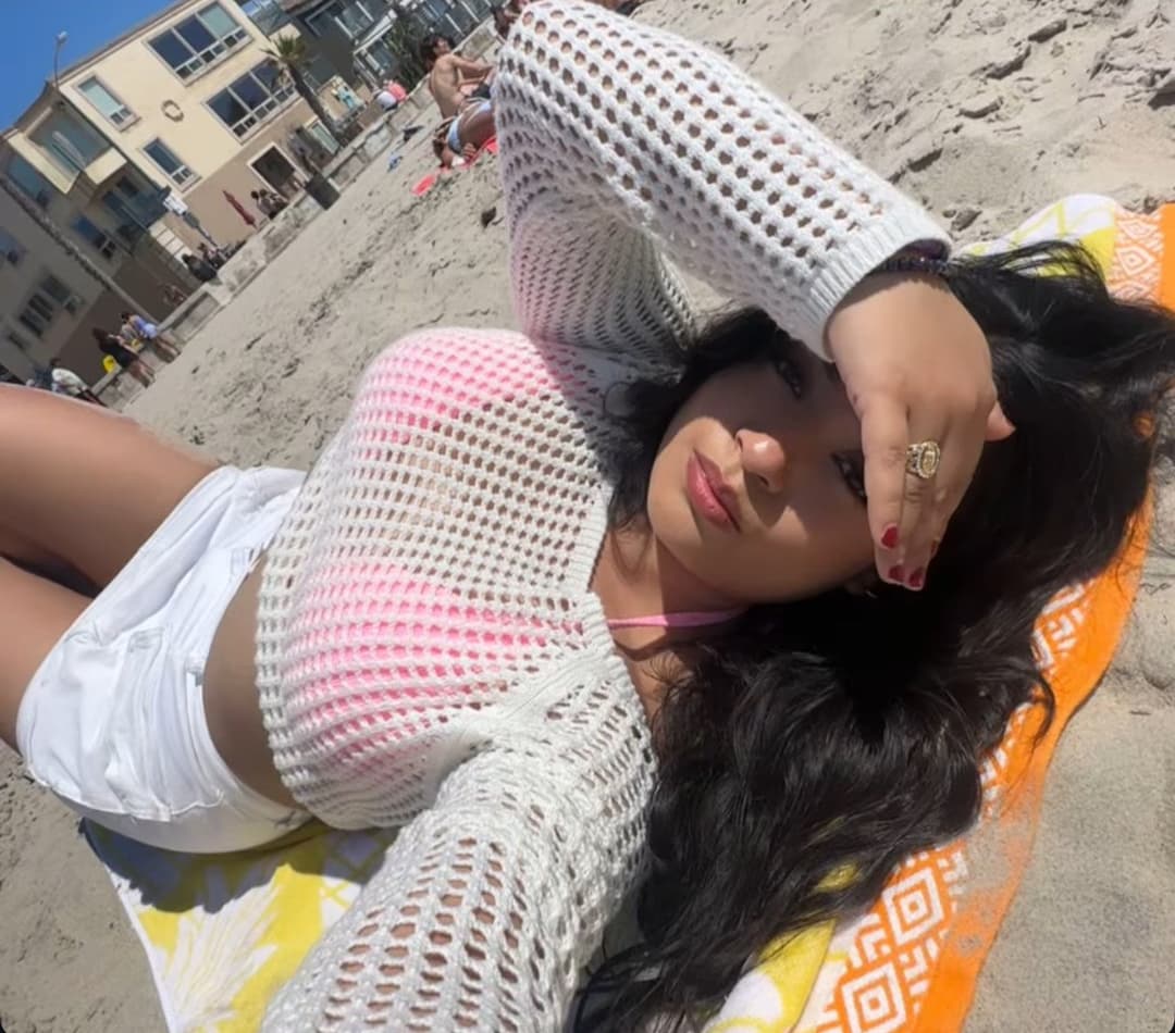 Click to view full size Emily has the fattest ass and the sexiest pits